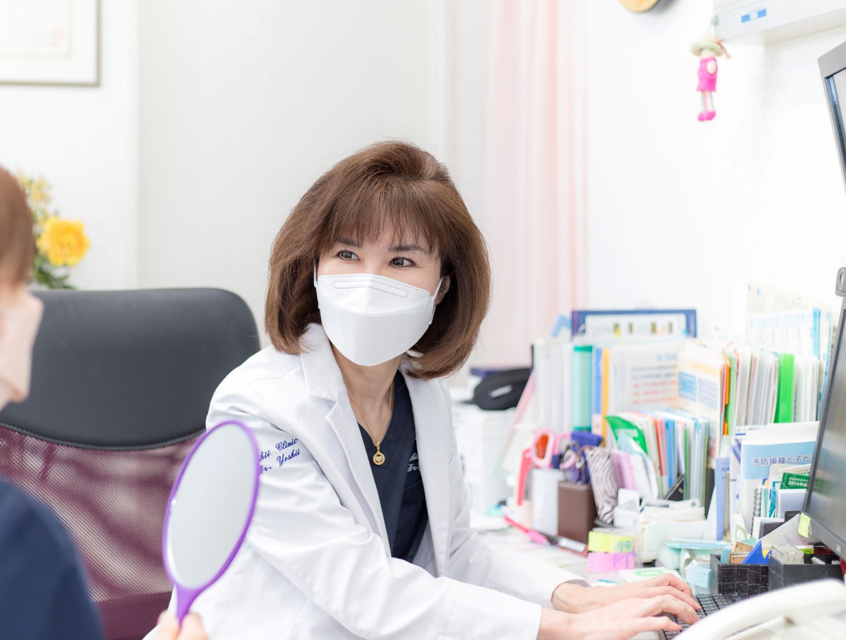 健康診断をしている様子